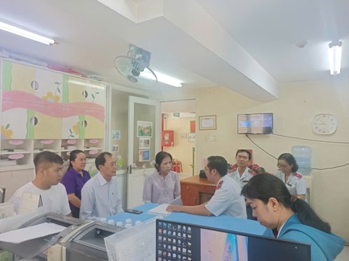 Đón đoàn kiểm tra việc chấp hành pháp luật trong lĩnh vực An toàn thực phẩm năm học 2024-2025