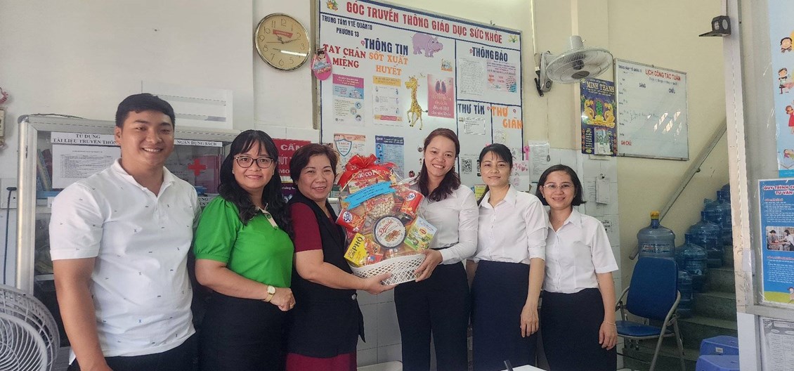 Nhân kỷ niệm Ngày Thầy thuốc Việt Nam, Trường Mầm non Phường 13, Quận 10 kính chúc các Y Bác sĩ ở Trạm Y tế Phường 13 cũng như các Y Bác sĩ ở Trung tâm Y tế Quận 10 lời chúc sức khỏe, bình an, hạnh phúc và gặt gái nhiều thành công mới! (27/02/2024)