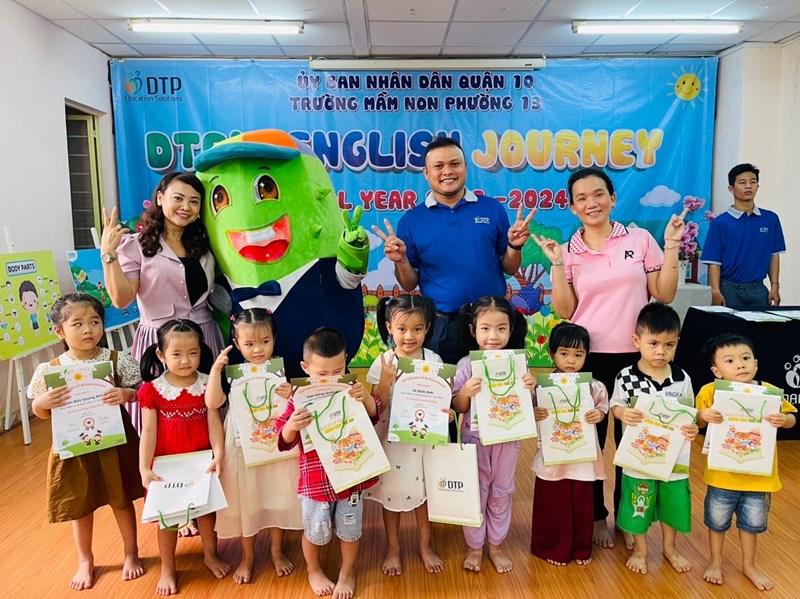 Ngày 17/5/2024, tại trường Mầm non Phường 13 Quận 10 đã tổ chức “Ngày hội Tiếng Anh” năm học 2023 - 2024.