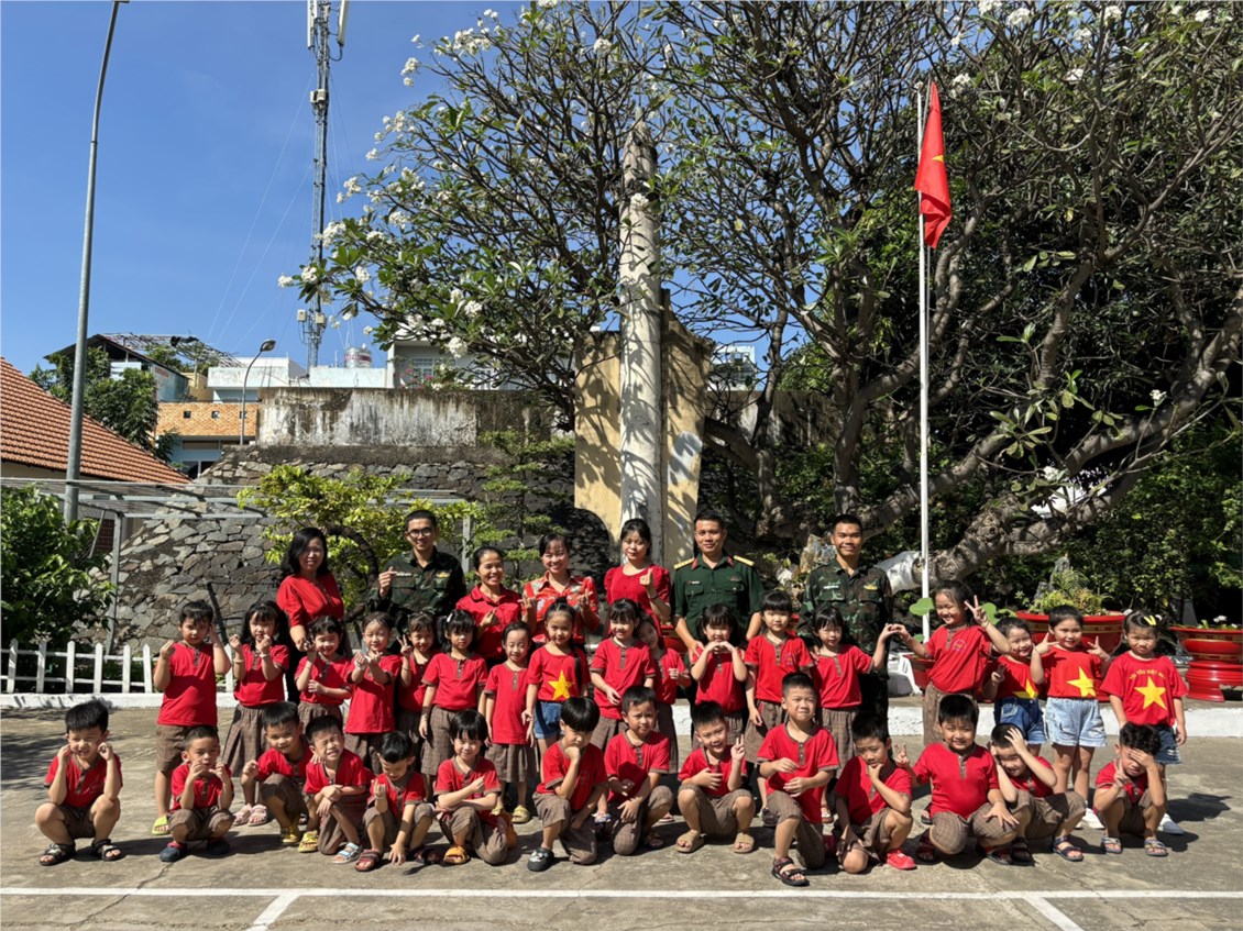 Trường Mầm non Phường 16 tổ chức cho trẻ tham quan doanh trại bộ đội tại Tiểu đoàn kiểm soát Quân Sự 1 Đồn Cây Mai