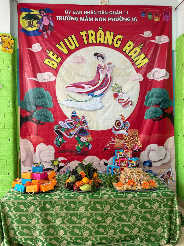 Bé vui trăng rằm