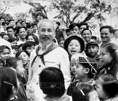Chủ tịch Hồ Chí Minh và những tư tưởng   soi đường   về văn hóa