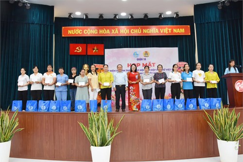 Trường Mầm non Phường 3 tham gia họp mặt kỷ niệm 94 năm thành lập Hội LHPN Việt Nam và 14 năm Ngày Phụ nữ Việt Nam 20/10 và cô Nguyễn Thị Chín được Liên đoàn lao động Quận 10 chăm lo nữ đoàn viên công đoàn có hoàn cảnh khó khăn