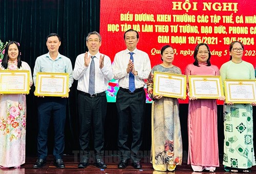 Tham gia Hội nghị biểu dương, khen thưởng các tập thể, cá nhân điển hình học tập và làm theo tư tưởng, đạo đức, phong cách Hồ Chí Minh giai đoạn 19/5/2021 – 19/5/2024.