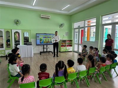 Hoạt động làm quen tiếng Anh của các bé khối mẫu giáo 5 - 6 tuổi