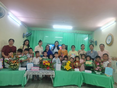 Hội thi cắm hoa mừng ngày quốc tế phụ nữ 8/3