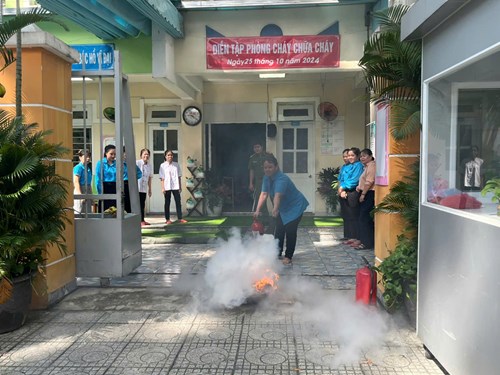 Mầm non Phường 8 diễn tập phòng cháy chữa cháy. Năm học 2024 _ 2025