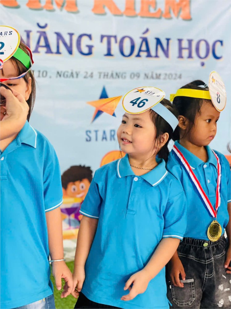 Các bé chồi lá tham gia các trò chơi phát triển tư duy toán học do công ty cổ phần giáo dục ngôi sao tổ chức