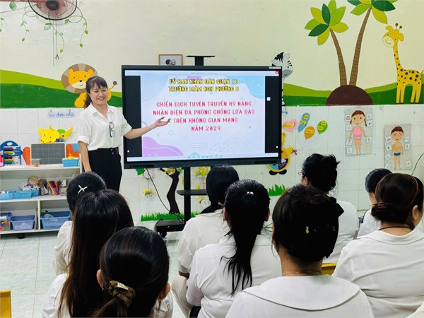 Trường mầm non Phường 8 tuyên truyền đến cán bộ, giáo viên, công nhân viên và phụ huynh về kỹ năng nhận diện và phòng chống lừa đảo trên không gian mạng.