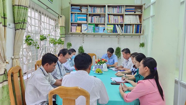 Trường  Mầm non Phượng Hồng đón Phòng y tế quận Tân Phú về kiểm tra môi trường và công tác phòng chống dịch bệnh.