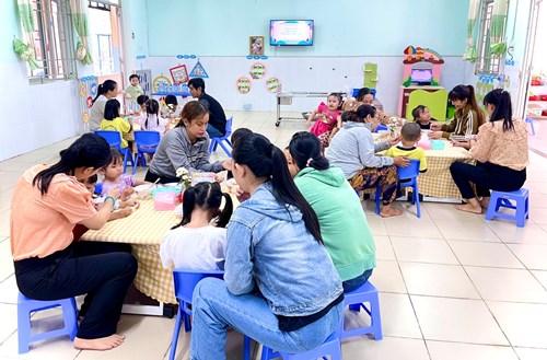 Chuyên đề tổ chức giờ ăn sáng lớp mầm 2