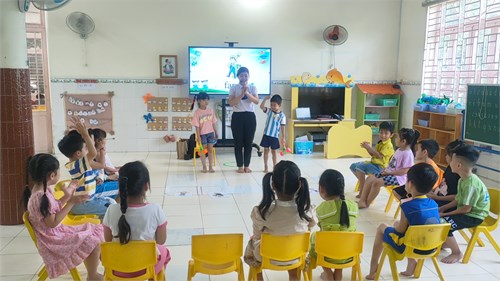 Chuyên đề hoạt động cho trẻ làm quen tiếng anh