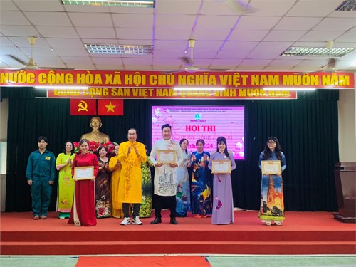 Tập thể Trường MN Rạng Đông 5A tham gia Hội thi  Duyên dáng áo dài  do UBND Phường 5 tổ chức.
