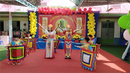 Trường Mầm non Sen Hồng long trọng tổ chức lễ dâng hương để tưởng nhớ đến các vị Vua Hùng