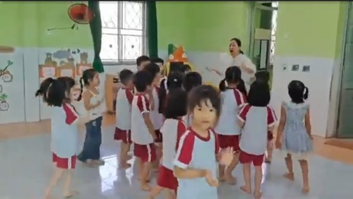 Lĩnh vực phát triển thẩm mỹ
nặn mâm ngũ quả
giáo viên: võ thị thu hoài
lớp: lá 2
năm học: 2023- 2024