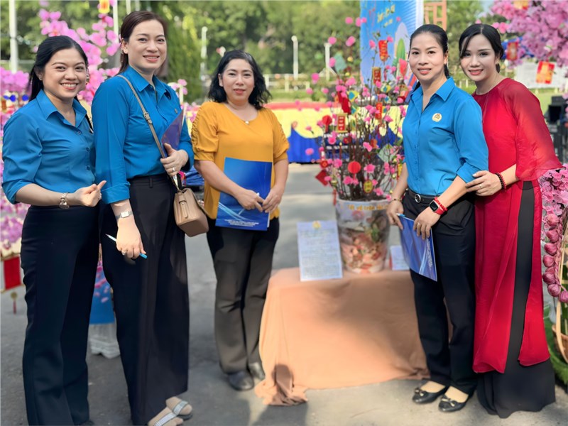 HỘI THI TRANG TRÍ CÂY MAI - CÂY ĐÀO NGÀY TẾT NĂM 2024
Chủ đề: “Sắc Xuân rực rỡ rộn ràng Tết”.