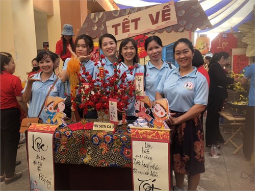 Tham gia Hội thi trang trí cành mai, cành đào và viết thư pháp năm 2024