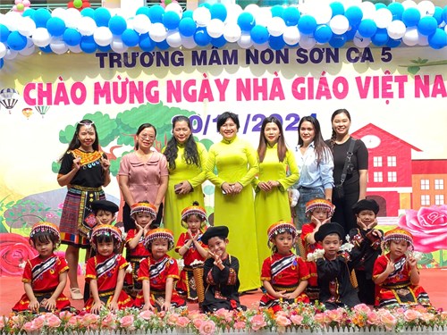 Trường Mầm Non Sơn Ca 5 ấm áp chào mừng kỷ niệm 42 năm Ngày Nhà Giáo Việt Nam 20/11/1982 - 20/11/2024