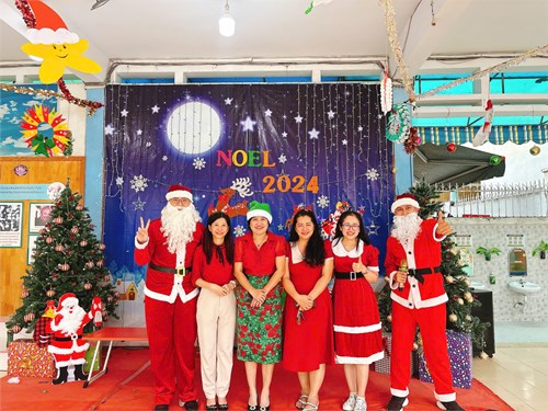 Bé vui Noel