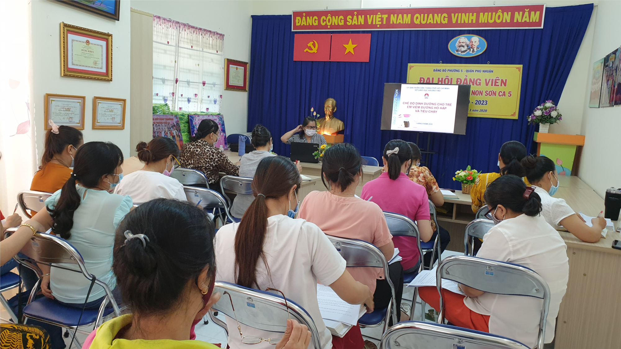 Chế độ dinh dưỡng cho trẻ em viêm đường hô hấp và tiêu chảy