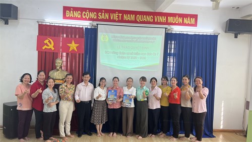 Lễ trao quyết định Ban Chấp Hành Công đoàn cơ sở Mầm non Sơn Ca 7
