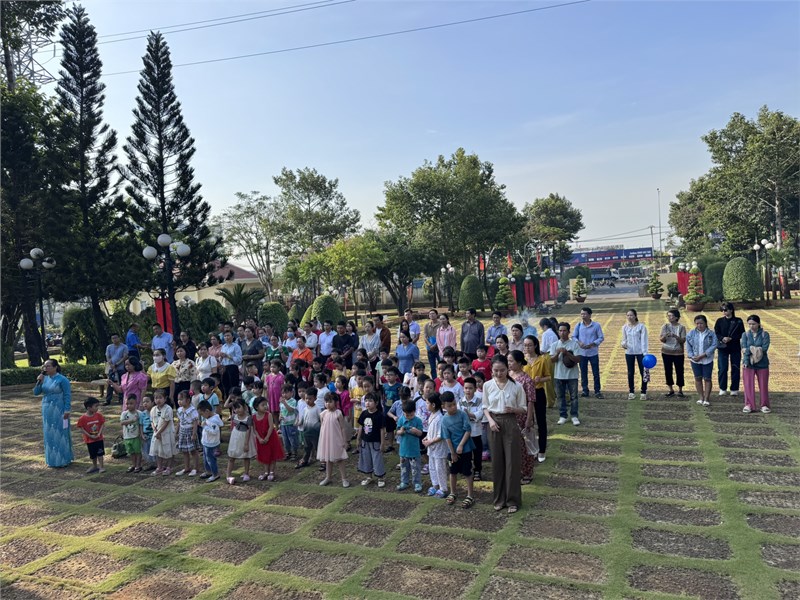 Dâng hương, tham quan tìm hiểu Chiến khu An Phú Đông