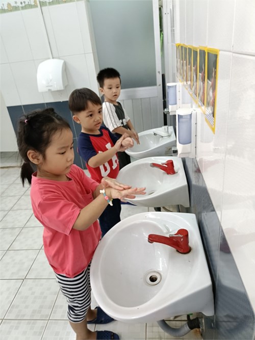 Hoạt động chăm sóc tại trường Mầm non Sơn ca 8