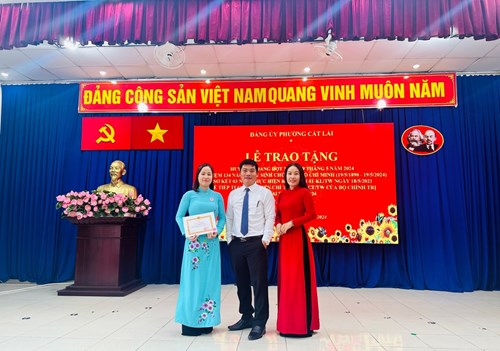 Đảng ủy phường Cát Lái tặng giấy khen cô giáo Phạm Thị Nga, Đảng viên chi bộ trường Mầm non Sơn Ca 1 thực hiện tốt việc học tập và làm theo tư tưởng đạo đức phong cách Hồ Chí Minh giai đoạn 2021 - 2024.