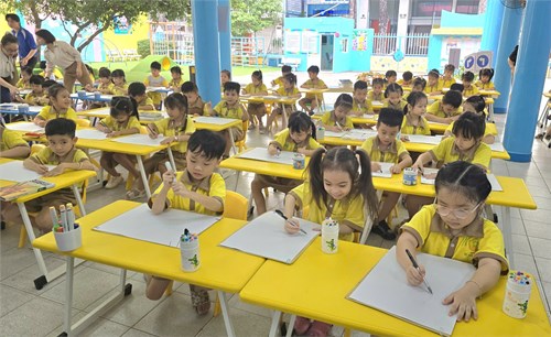 Trẻ Mẫu giáo tham gia hội thi  Bé vẽ sáng tạo cùng Bitex .Năm học 2024-2025