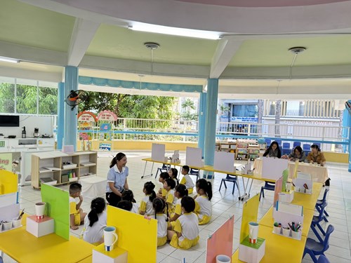 Tham gia  Hội thi giáo viên dạy giỏi bậc học Mầm non  cấp Quận. Năm học 2023-2024