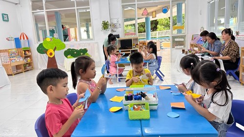 Tham gia  Hội thi giáo viên dạy giỏi bậc học Mầm non  cấp Quận. Năm học 2023-2024