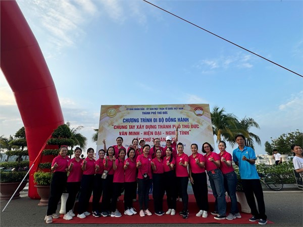 Trường Mầm non Sơn Ca 3 - tham gia Chương trình đi bộ đồng hành “Chung tay xây dựng thành phố  Thủ Đức văn minh, hiện đại, nghĩa tình”  lần thứ 3, năm 2024.