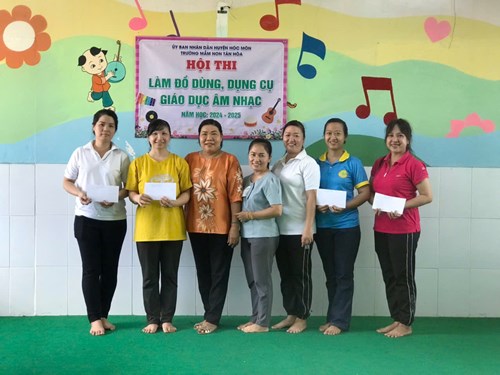 Hội thi làm đồ dùng, dụng cụ giáo dục âm nhạc năm học 2024-2025.