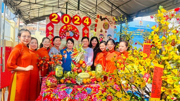 Thực hiện KH số 23/ LĐLĐ tổ chức chương trình tuyên dương   Gương sáng đảng viên  kỷ niệm 94 năm Ngày thành lập Đảng Cộng sản Việt Nam ( 03/02/1930- 03/02/2024). Công đoàn cơ sở trường MNTK có 1 đảng viên được tuyên dương   Gương sáng đảng viên  cấp Quận năm 2024
Công đoàn cơ sở trường Mầm non Tân Kiểng tham gia hội thi   trang trí cây mai, cây đào   mừng xuân Giáp Thìn năm 2024 đạt giải khuyến khích