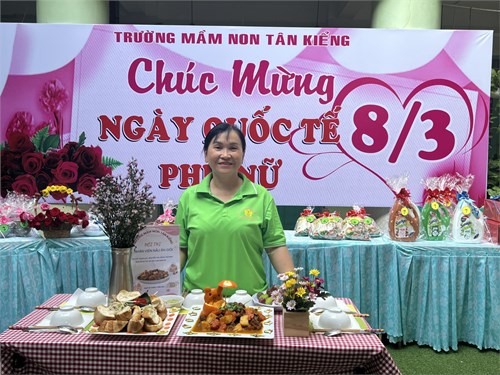 Trong không khí hân hoan chào kỷ niệm 114 năm ngày Quốc tế Phụ nữ 8/3 và 1984 năm cuộc khởi nghĩa Hai Bà Trưng, Trường MNTK đã tổ chức họp mặt với hội thi   Nhân viên nấu ăn giỏi  thể hiện sự khéo léo của các cô cấp dưỡng trong trường và trao giấy chứng nhận   phụ nữ 2 giỏi cấp trường năm 2024 .