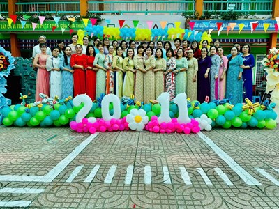 Tập thể CB, GV, CNV, PH và học sinh trường MN Tân Phú kỷ niệm Ngày Nhà giáo Việt Nam (20/11/1982-20/11/2024)