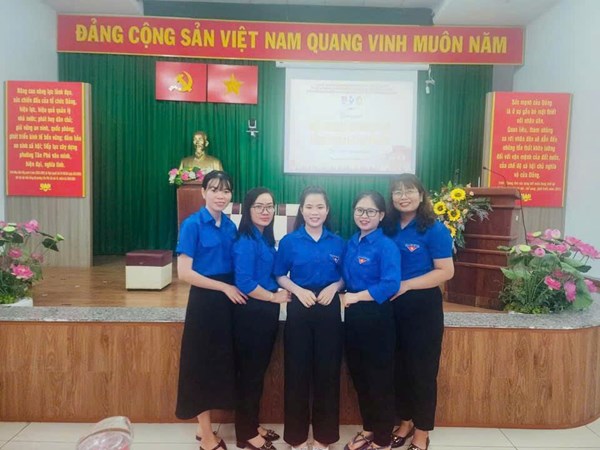 Chương trình gặp gỡ nhân chứng lịch sử  LẮNG NGHE KÝ ỨC HÀO HÙNG .