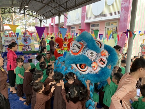 Hoạt động trải nghiệm  Tuổi thơ vui vẻ 