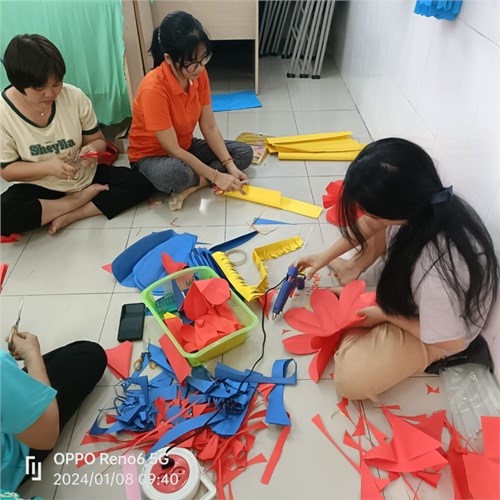 Công tác chuẩn bị cho tiểu cảnh xuân.