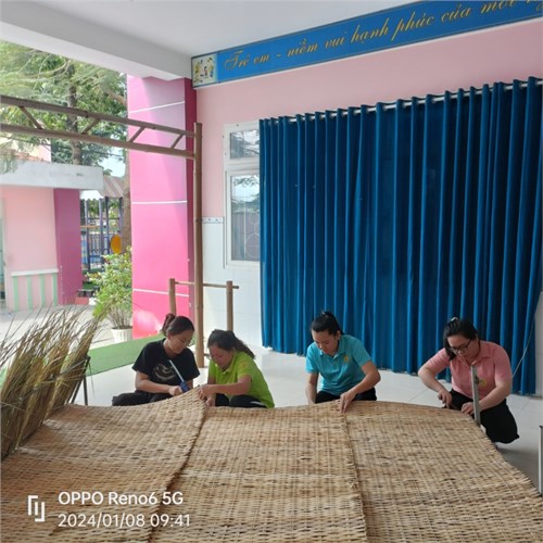 Công tác chuẩn bị cho tiểu cảnh xuân.
