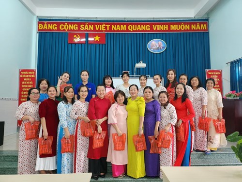 Hoạt động chăm lo Tết Nguyên Đán của nhà trường cho đội ngũ CB, GV, NV năm 2024.