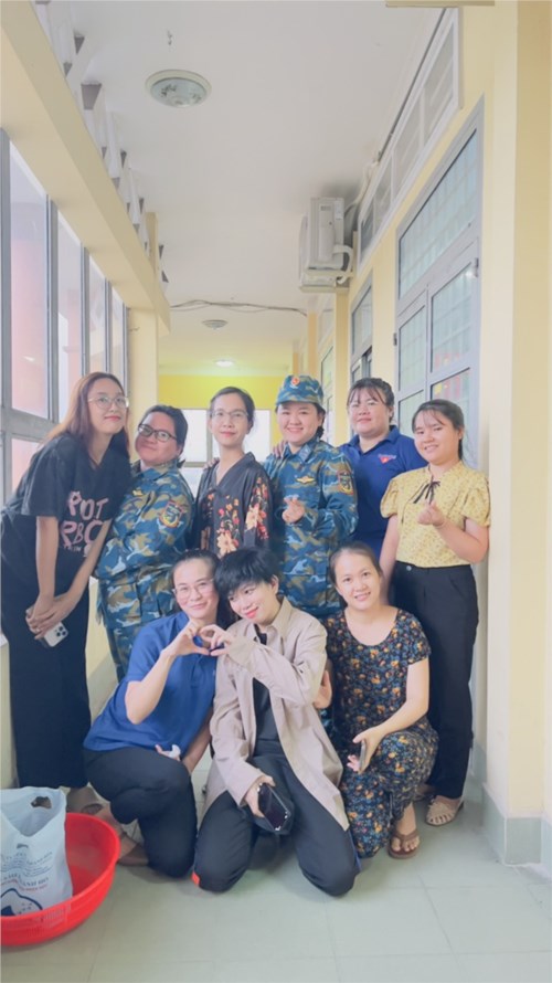 Chi đoàn trường tham gia Hội thi sân khấu hoá về tuyên truyền biên giới biển đảo cấp cụm năm 2024.