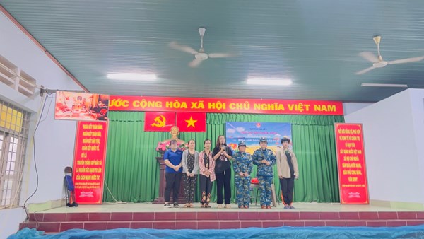 Chi đoàn trường tham gia Hội thi sân khấu hoá về tuyên truyền biên giới biển đảo cấp cụm năm 2024.