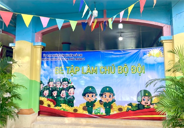Lễ hội  bế tập làm chú bộ đội 