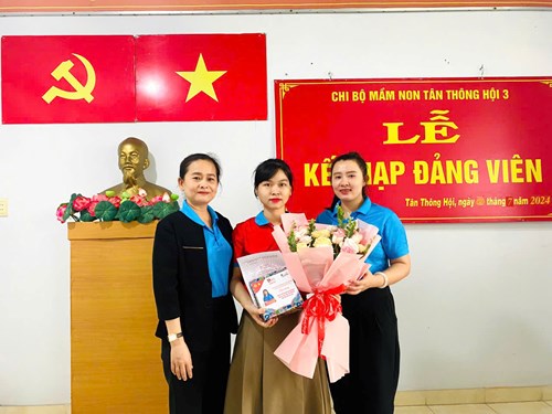Ngày 09/7/2024 Chi bộ trường tổ chức Kết nạp Đảng cho Đoàn viên Trần Thị Thanh Giang