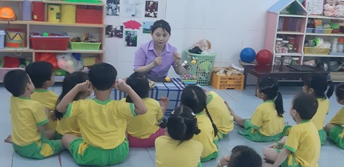 Hoạt động Phát triển thẩm mỹ - Đề tài: Nặn con ong - Trẻ 4-5 tuổi (Lớp Chồi 1)- Giáo viên: Phạm Hoàng Kiều Tiên