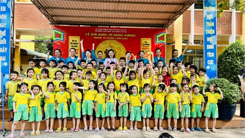 Trẻ Khối Lá tham quan Trường Tiểu học