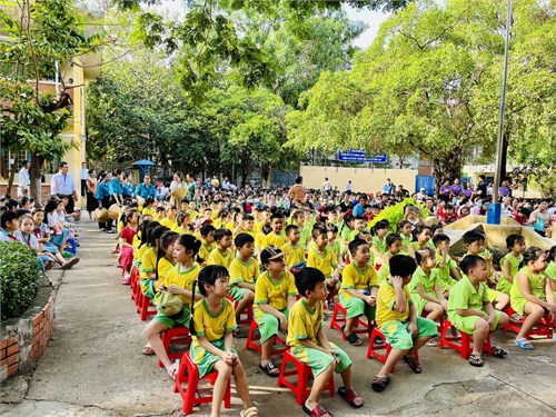Trẻ Khối Lá tham quan Trường Tiểu học