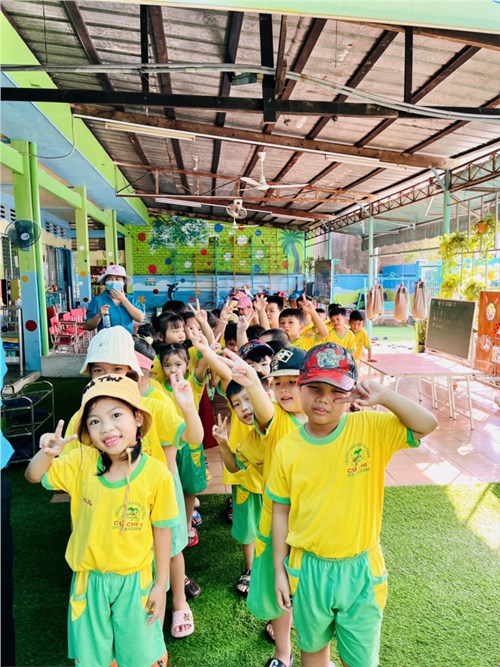 Trẻ Khối Lá tham quan Trường Tiểu học