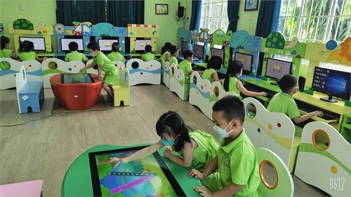 Hoạt động phòng học steam của các bé